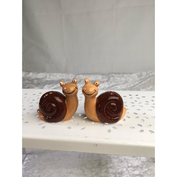 Ceramic Snail Salt & Pepper Shakers Set Of 2 Decorative Kitchen Accents - Picture 8 of 8